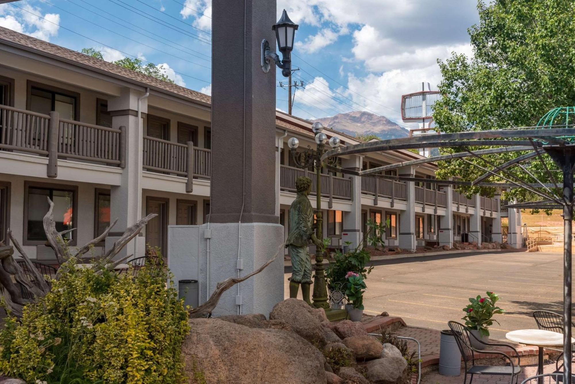 Quality Inn & Suites Manitou Springs At Pikes Peak Ngoại thất bức ảnh